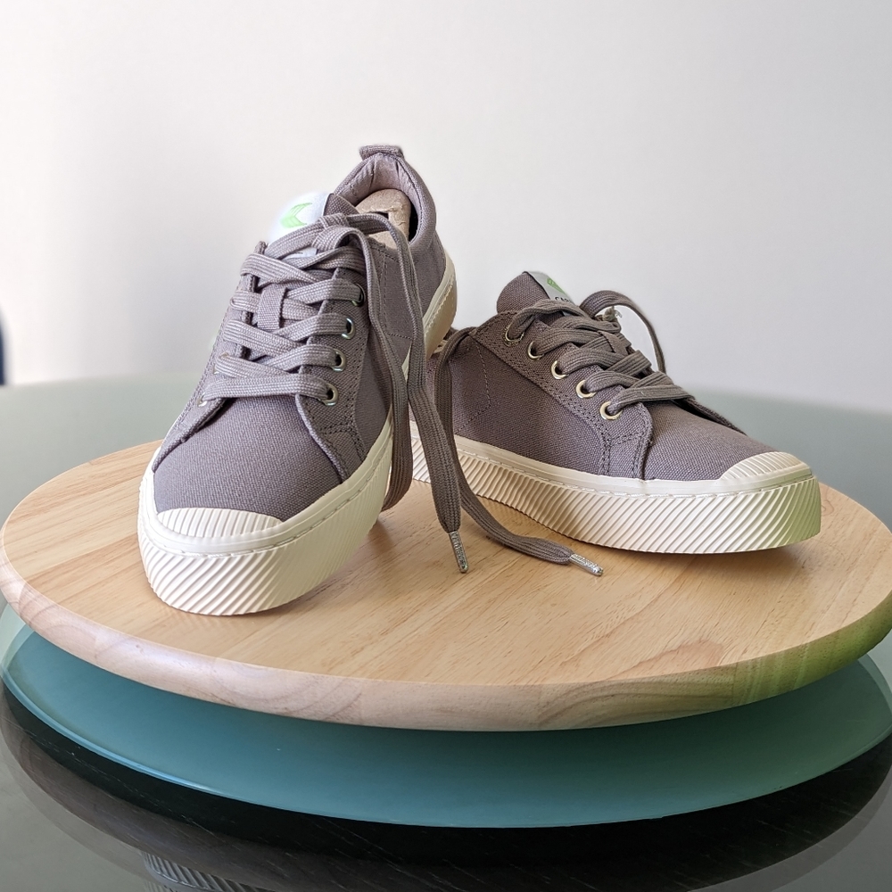 NWT Cariuma OCA Low Mystic Grey Canvas Sneaker size 6.5M/8W